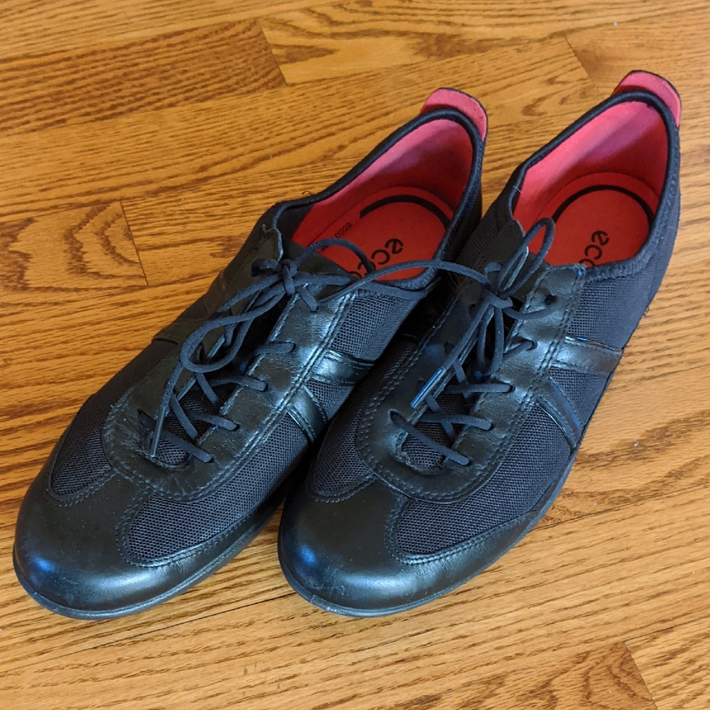 Ecco Sneakers with Black leather Smooth Upper and Flexible Soles size 9 …